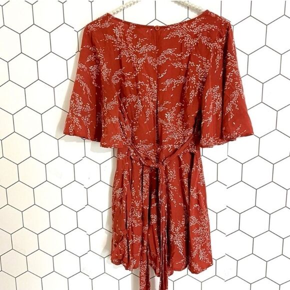 Princess Polly The Louie Playsuit Red & White Floral Open Back Romper SIZE 6 - Picture 9 of 9